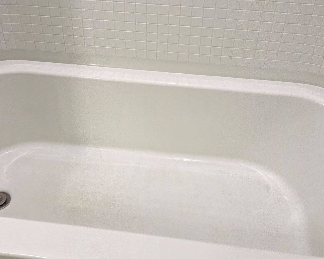 Same bathtub clean and white after a cleaning in Casa Grande, AZ