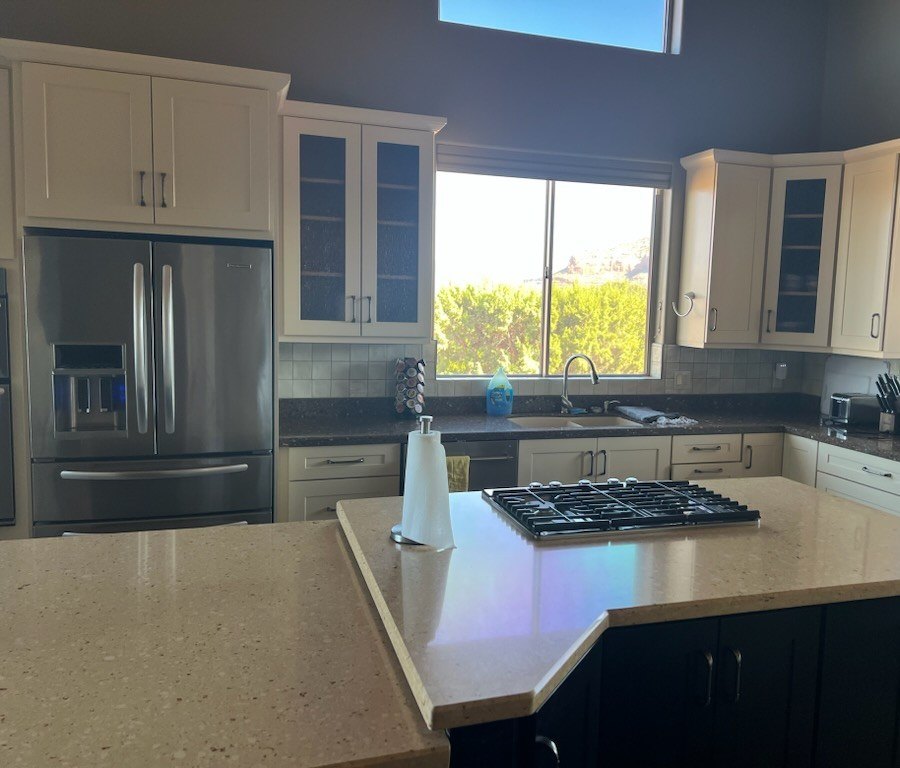 Kitchen with a clean island, gas cooktop and a red rock view after a cleaning in Sedona, AZ