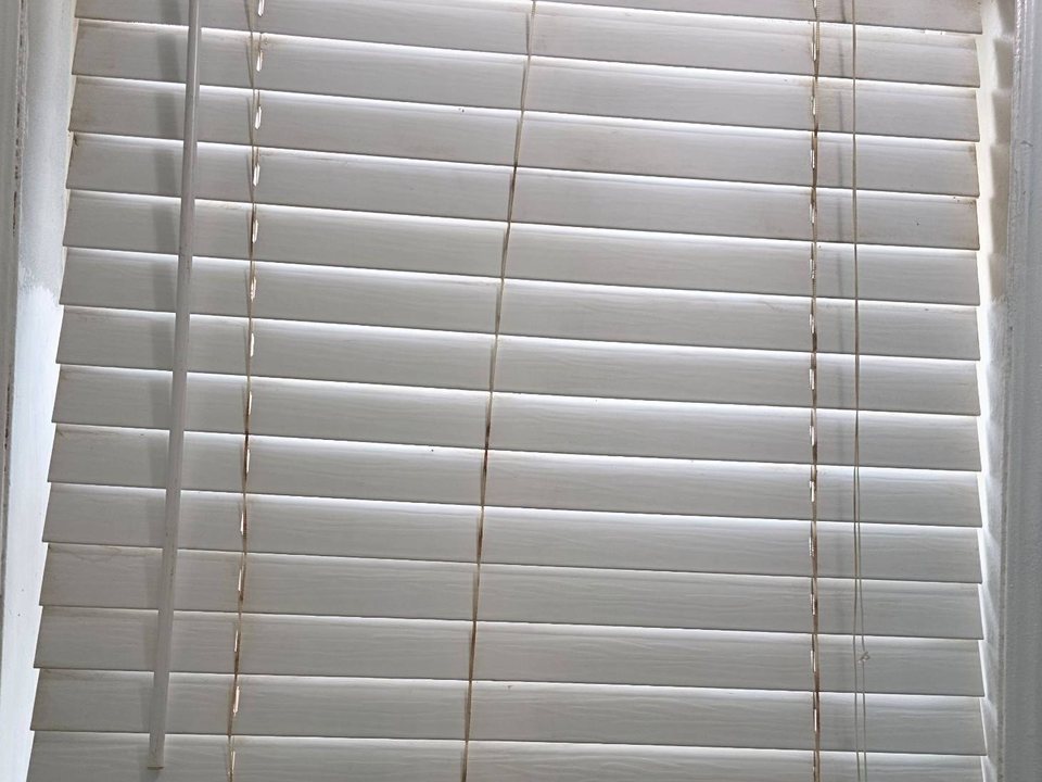 Same window blinds clean and white after a cleaning in Lake of the Woods, AZ
